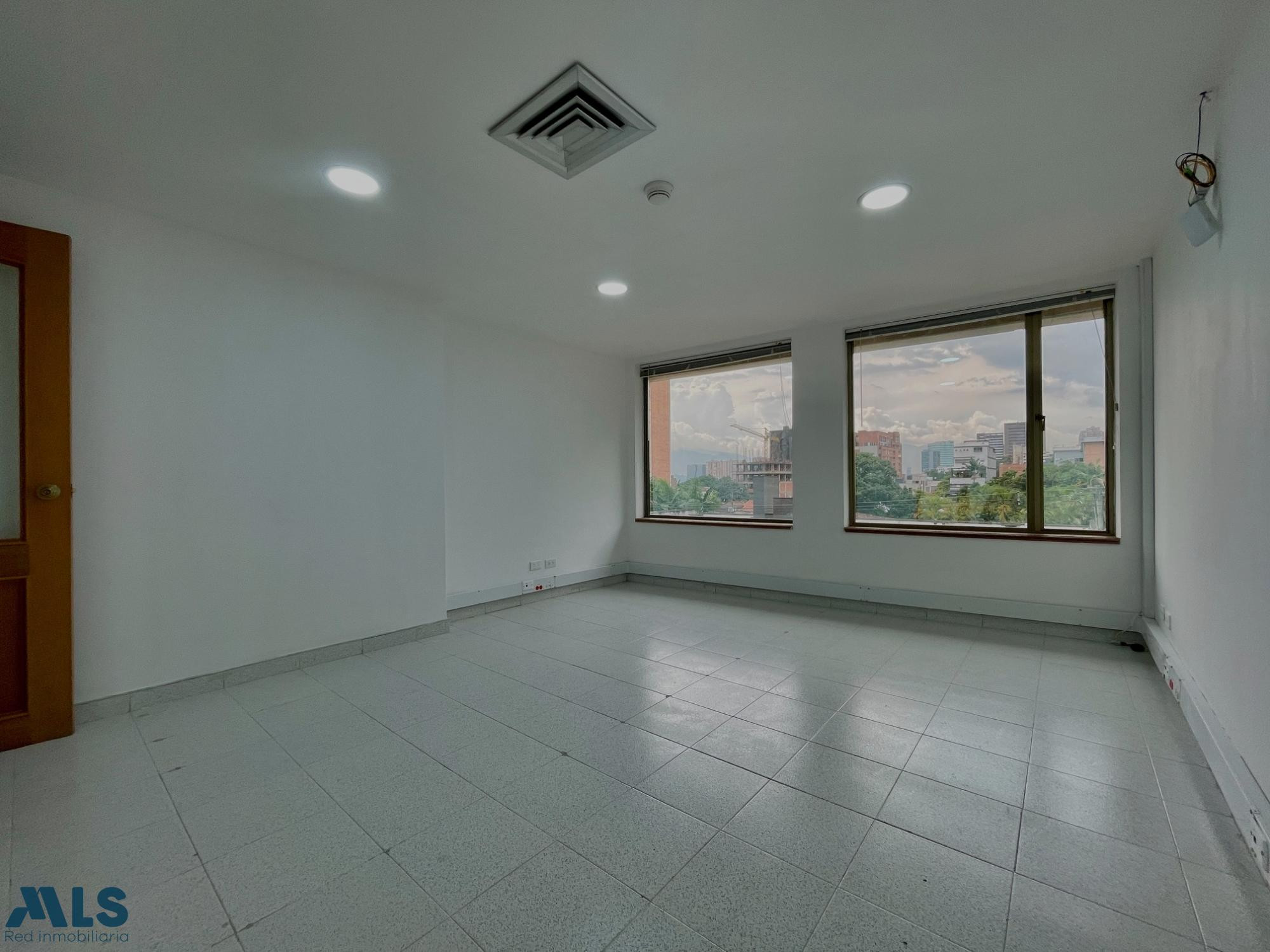 Oficina en venta. Área perfecta, a 2 cuadras de Milla de Oro medellin - astorga