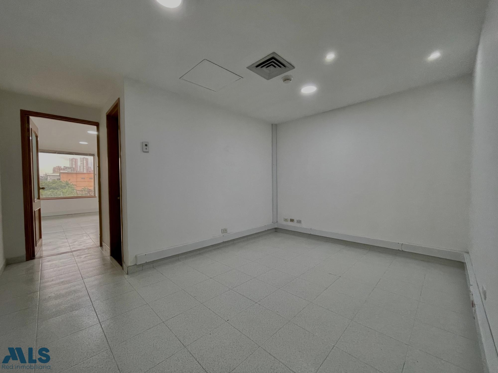 Oficina en venta. Área perfecta, a 2 cuadras de Milla de Oro medellin - astorga