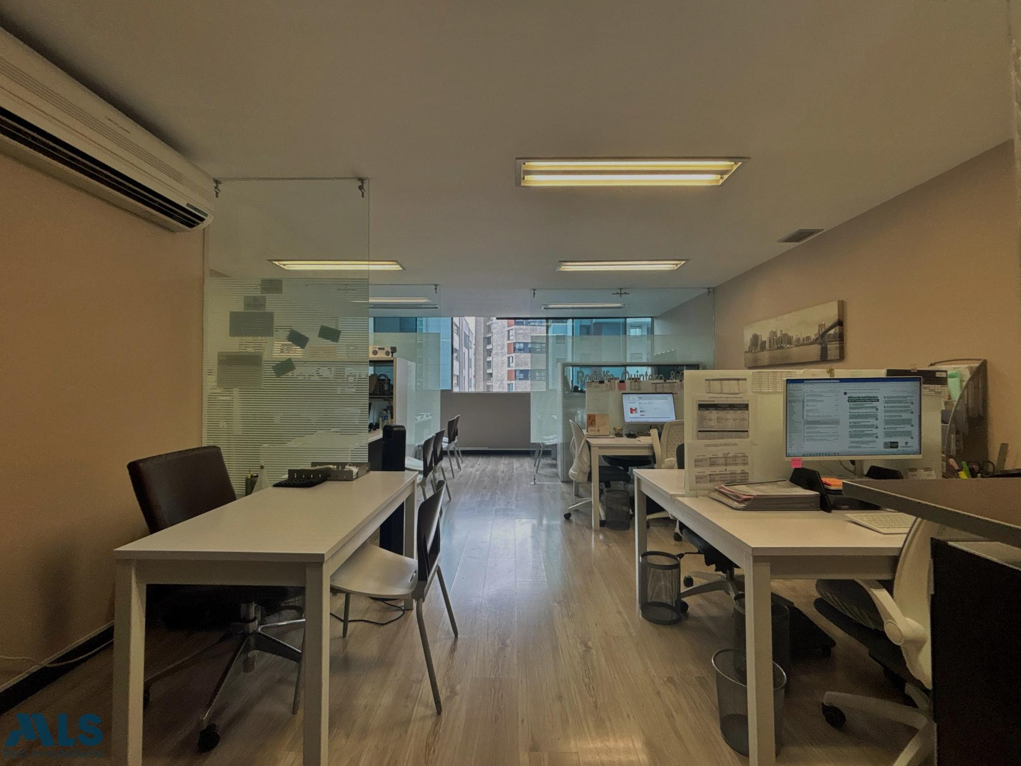Excelente oficina en Milla de Oro medellin - milla de oro