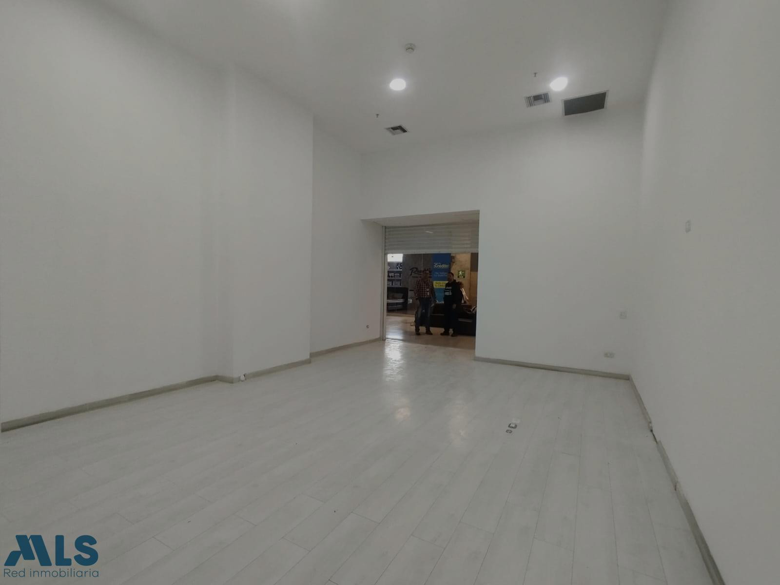 Venta de Local en Centro Comercial Aventura medellin - el chagualo
