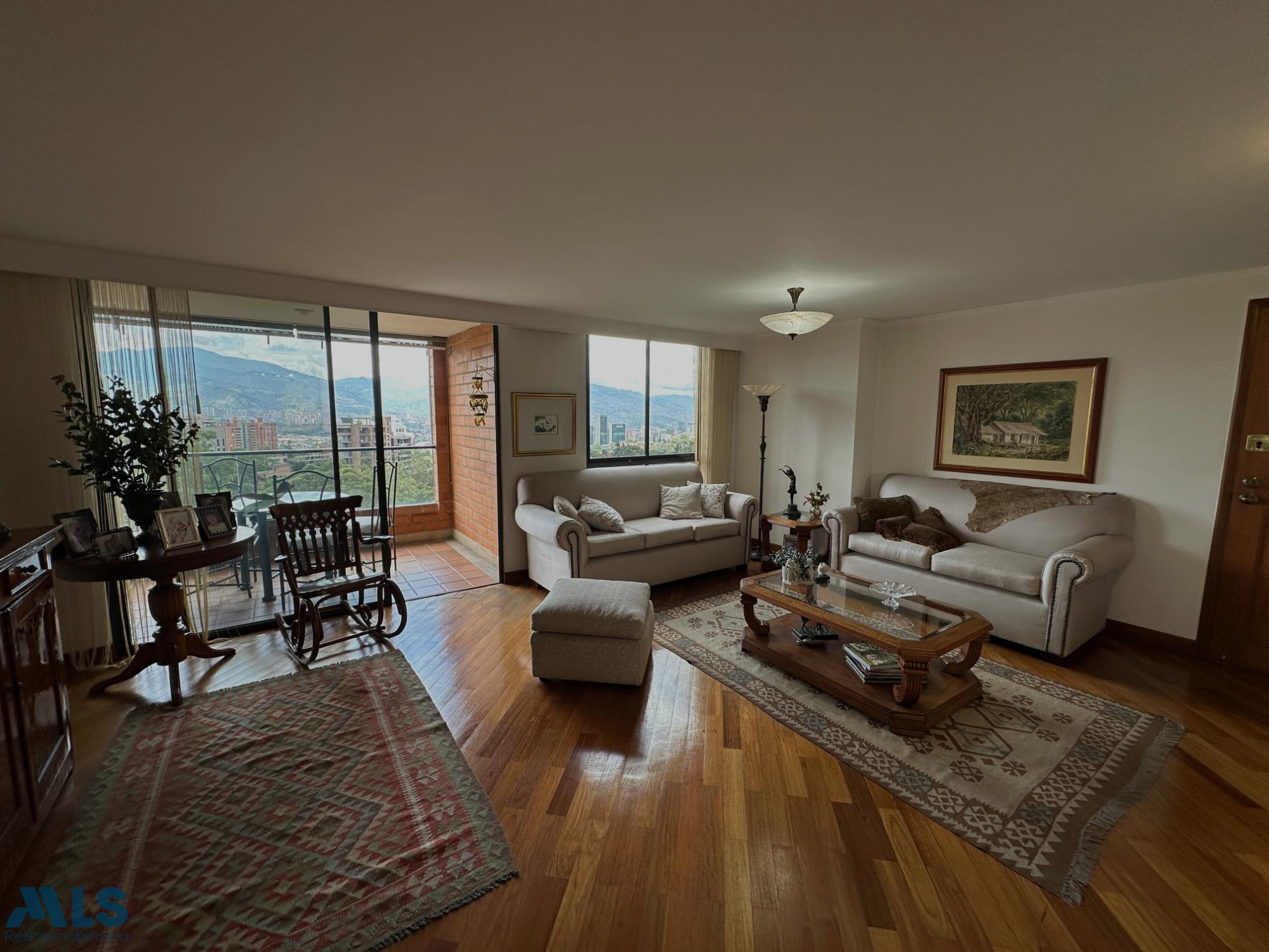 Amplio apartamento con excelentes espacios medellin - la frontera