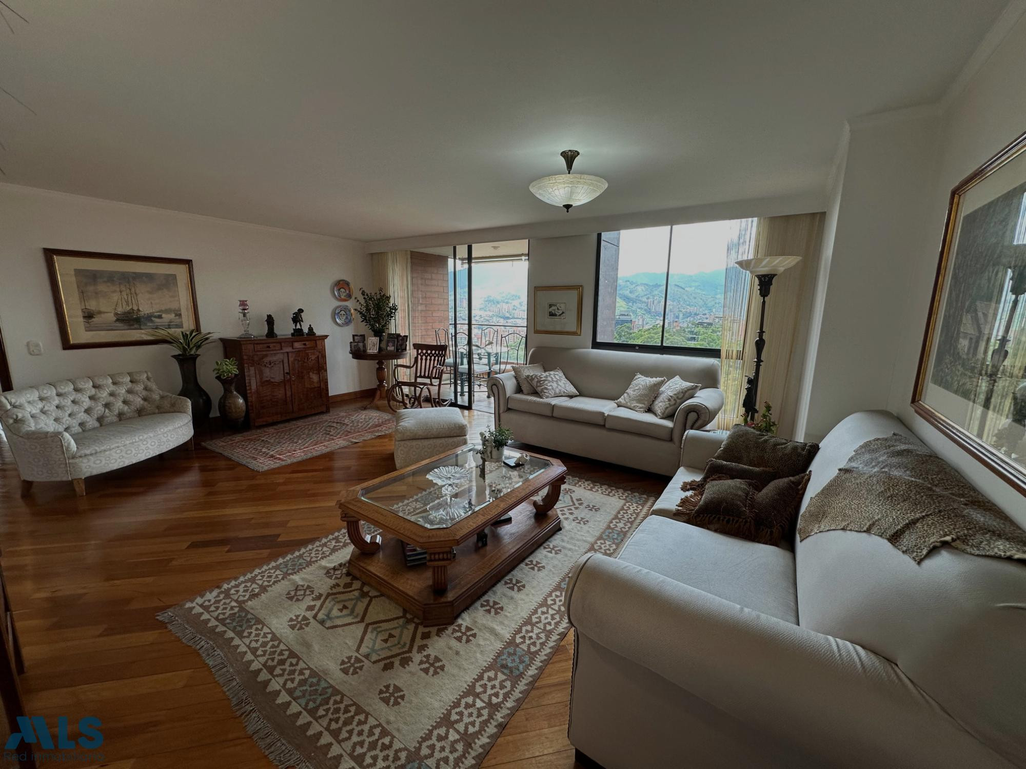Amplio apartamento con excelentes espacios medellin - la frontera