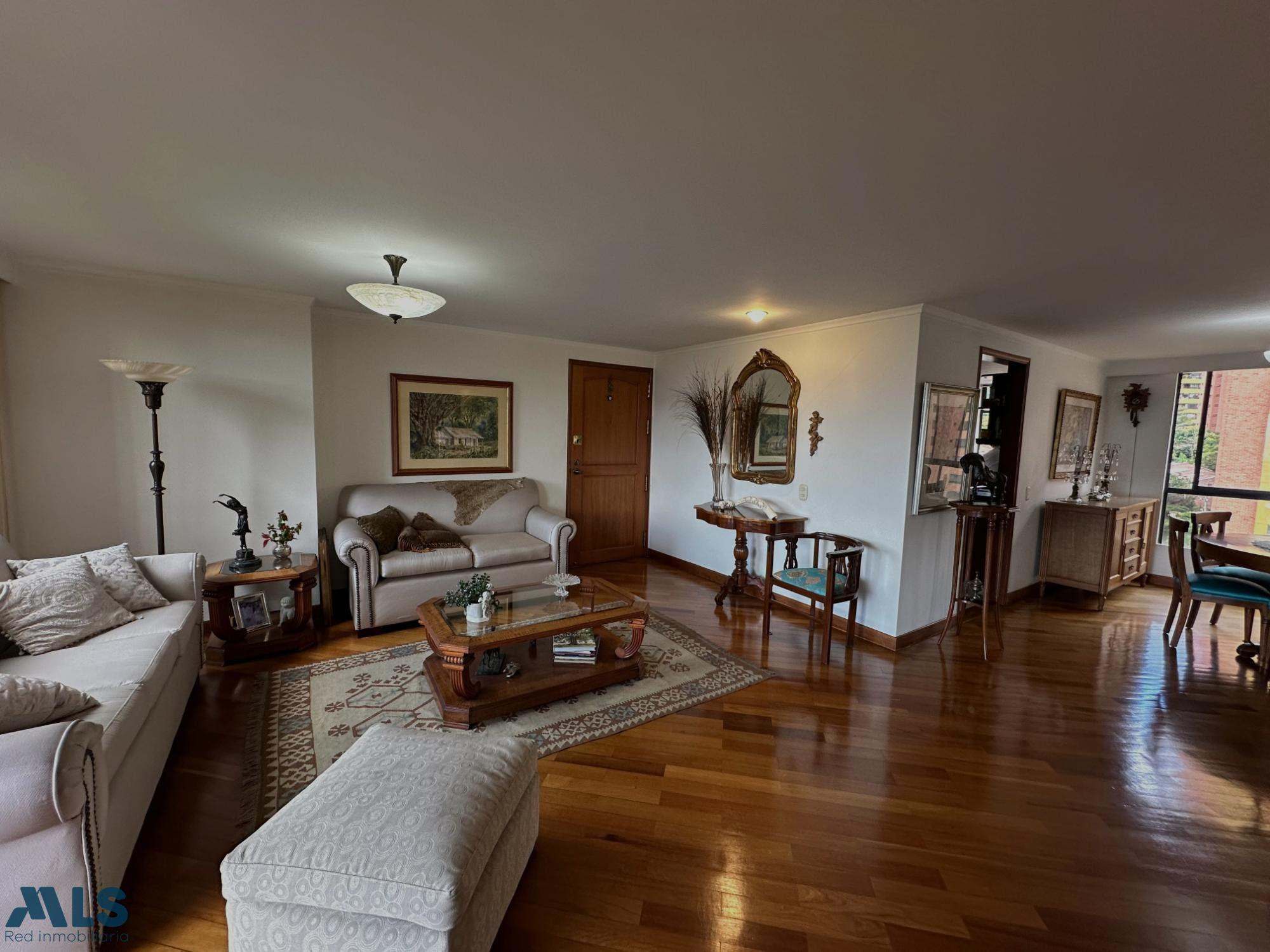 Amplio apartamento con excelentes espacios medellin - la frontera