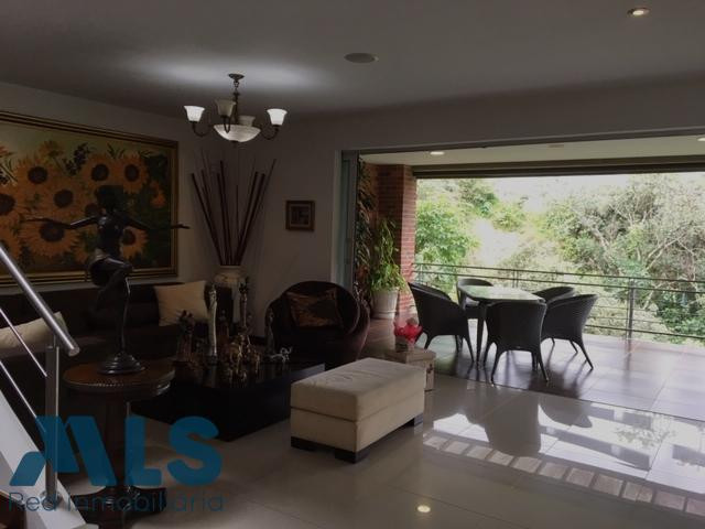 Imponente casa en Envigado sector Benedictinos envigado - loma de benedictinos