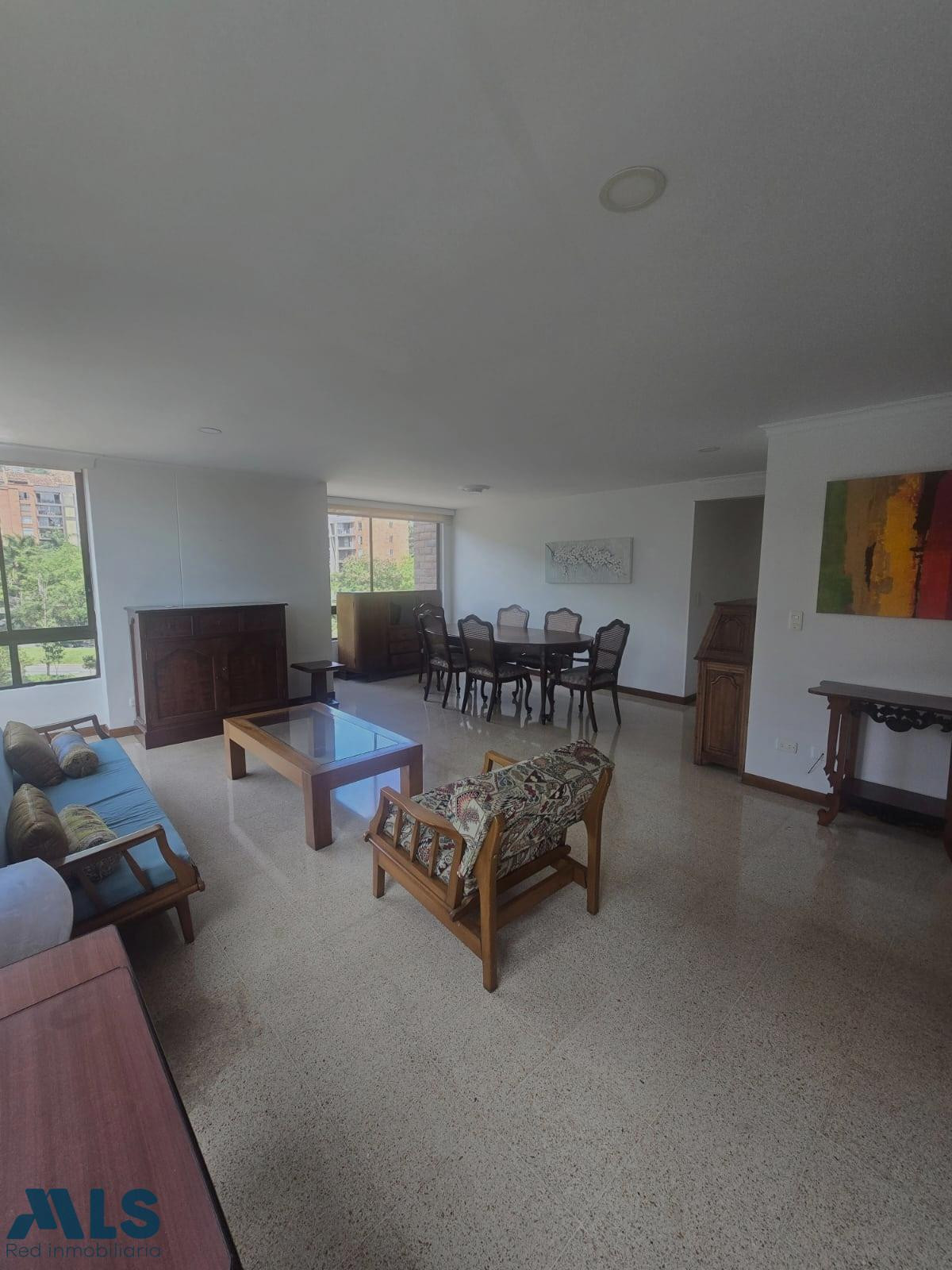 Apartamento de amplios espacios y gran ubicación con todo el potencial para remodelar medellin - alejandria