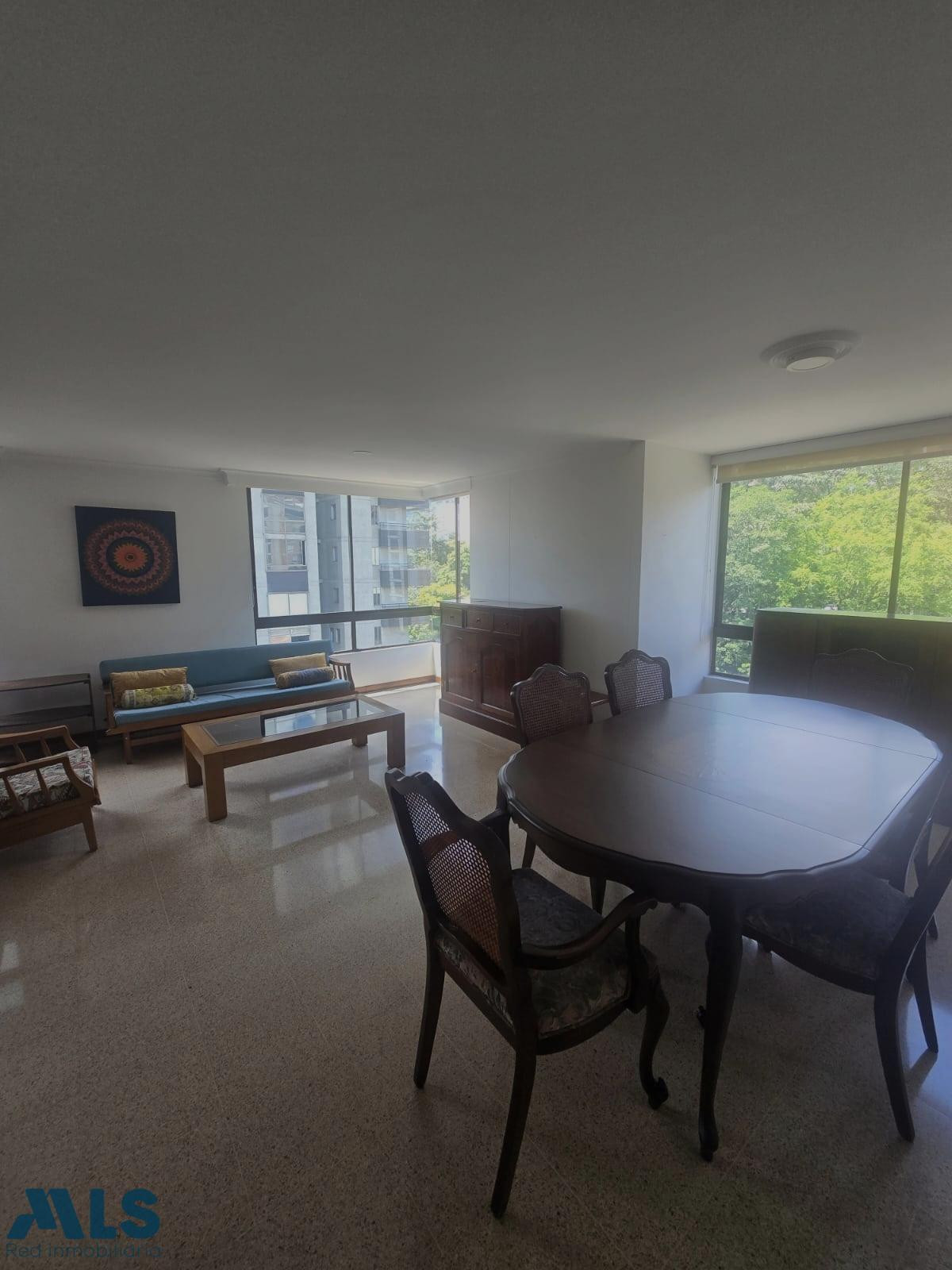 Apartamento de amplios espacios y gran ubicación con todo el potencial para remodelar medellin - alejandria
