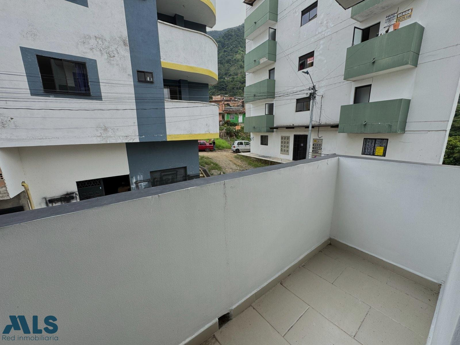 Apartamento amplio, luminoso y con buenos acabados. amaga - parque principal