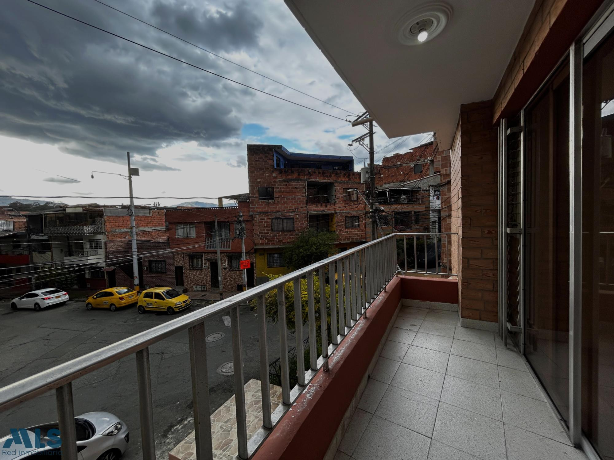 Apartamento con amplios espacios en piso 2 medellin - el salvador