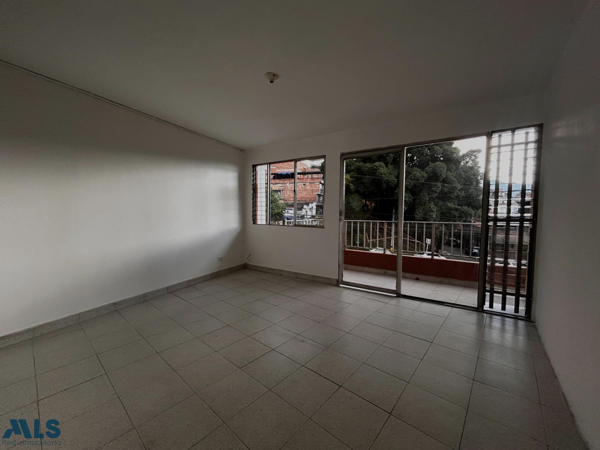 Apartamento con amplios espacios en piso 2 medellin - el salvador