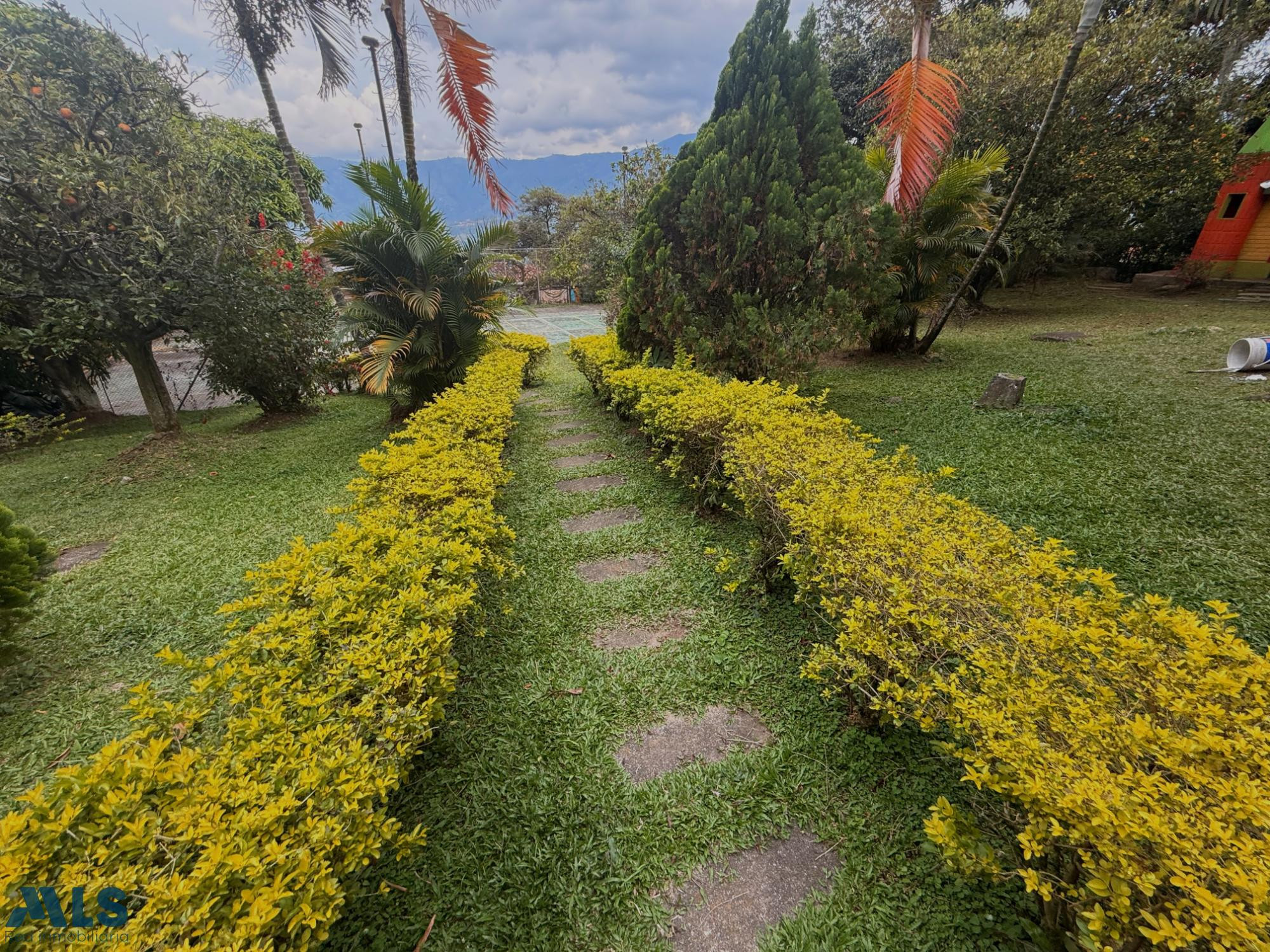 Encantadora finca Villa Esther,con opción de alquiler diario o proyectos de inversión girardota - rural