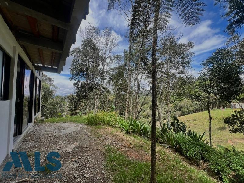 🏡 Finca en venta ubicada en Medellín sector Piedras Blancas santa-elena - rural