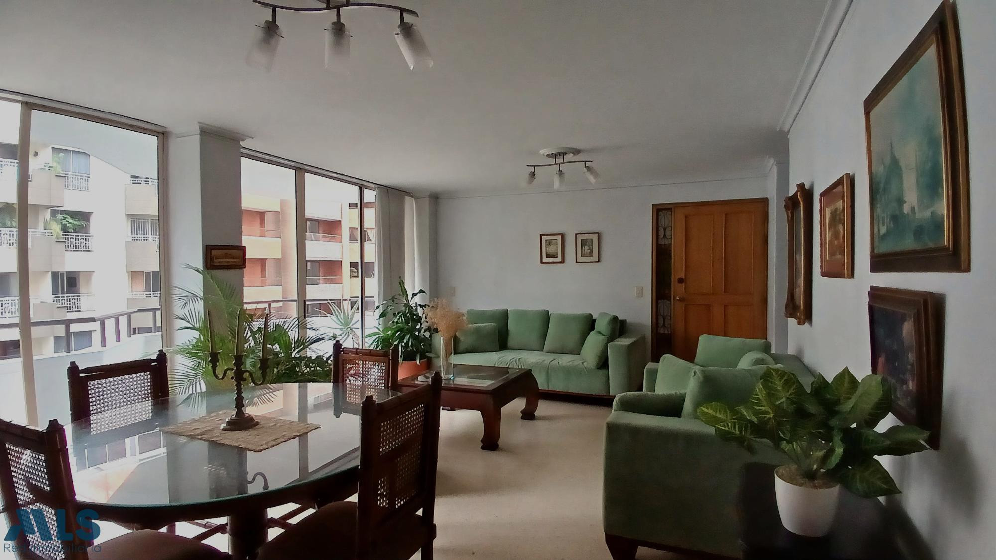 Venta de amplio apartamento tradicional en Laureles medellin - laureles