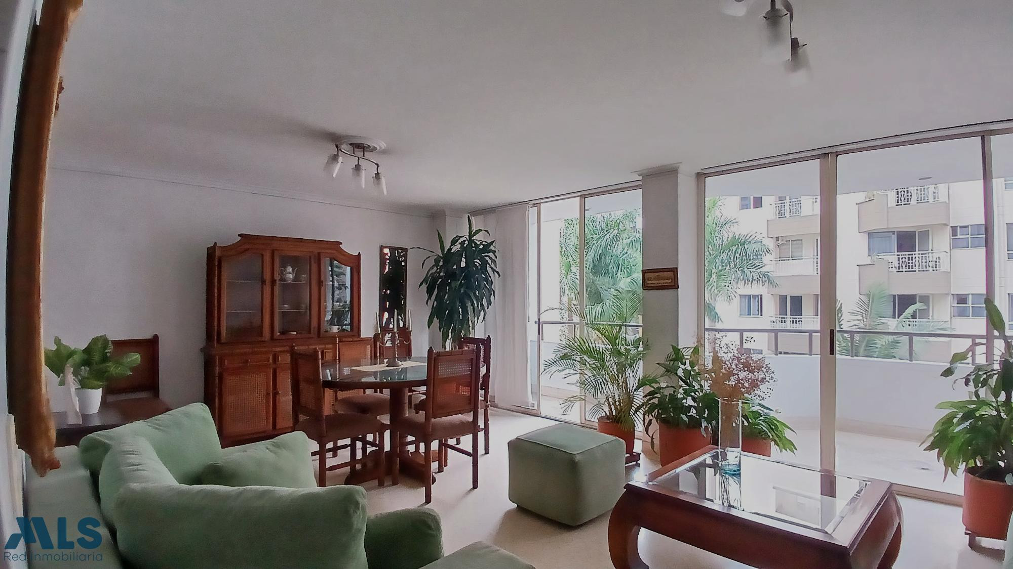Venta de amplio apartamento tradicional en Laureles medellin - laureles