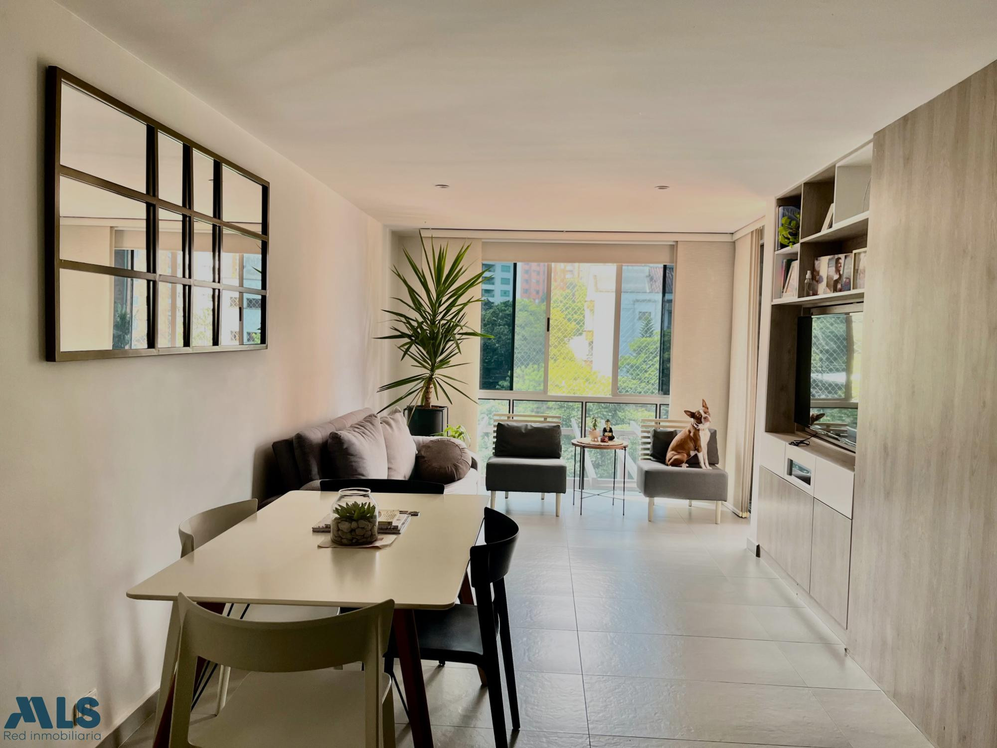 Apartamento de 3 alcobas remodelado sobre la Avenida las Vegas medellin - la aguacatala