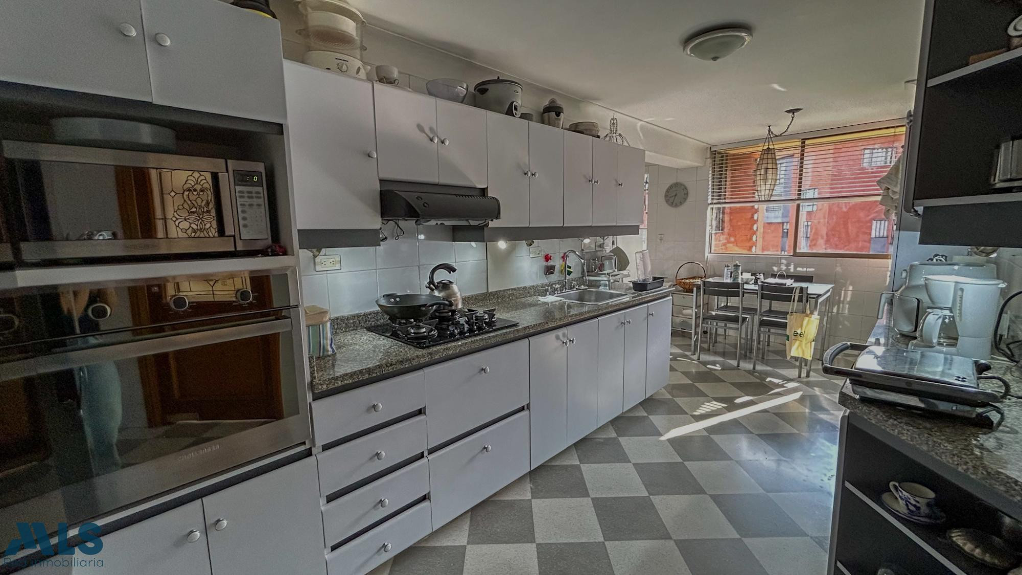 Amplio Apartamento en Venta sector el Tesoro medellin - el tesoro