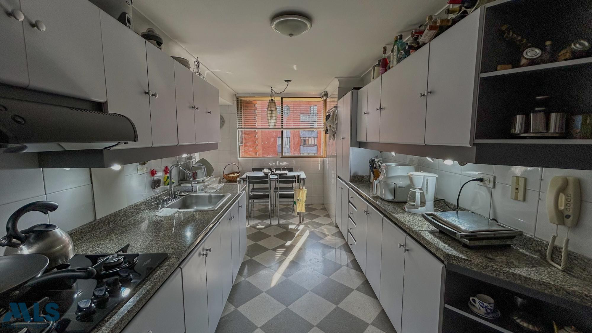 Amplio Apartamento en Venta sector el Tesoro medellin - el tesoro