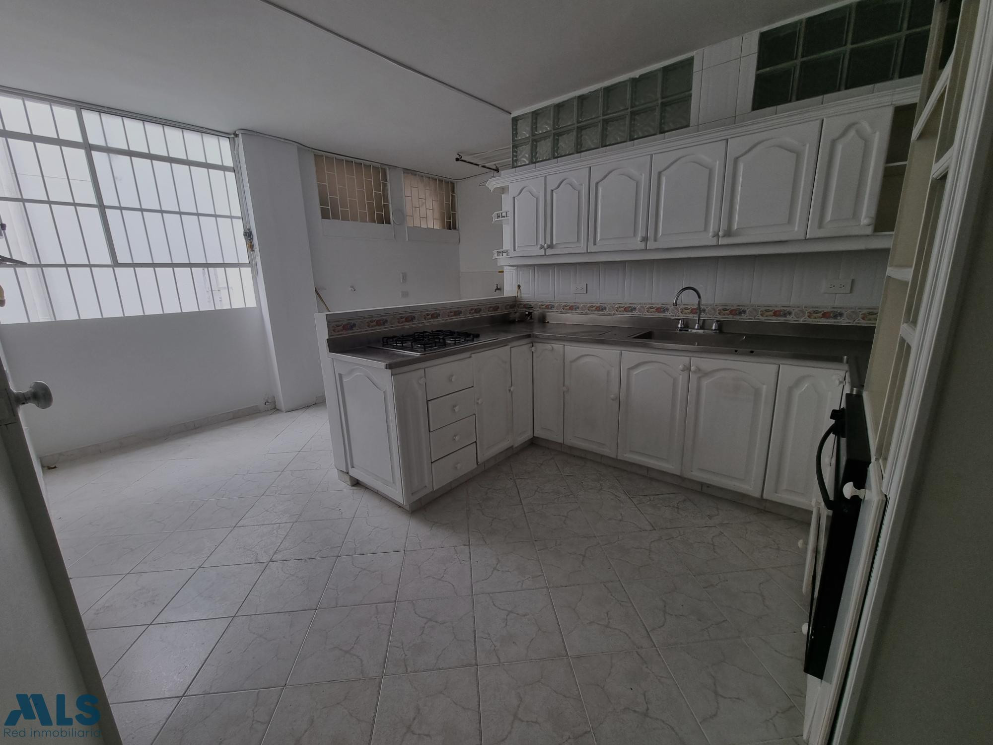 Amplio apartamento para remodelar en Conquistadores – Excelente ubicación medellin - conquistadores