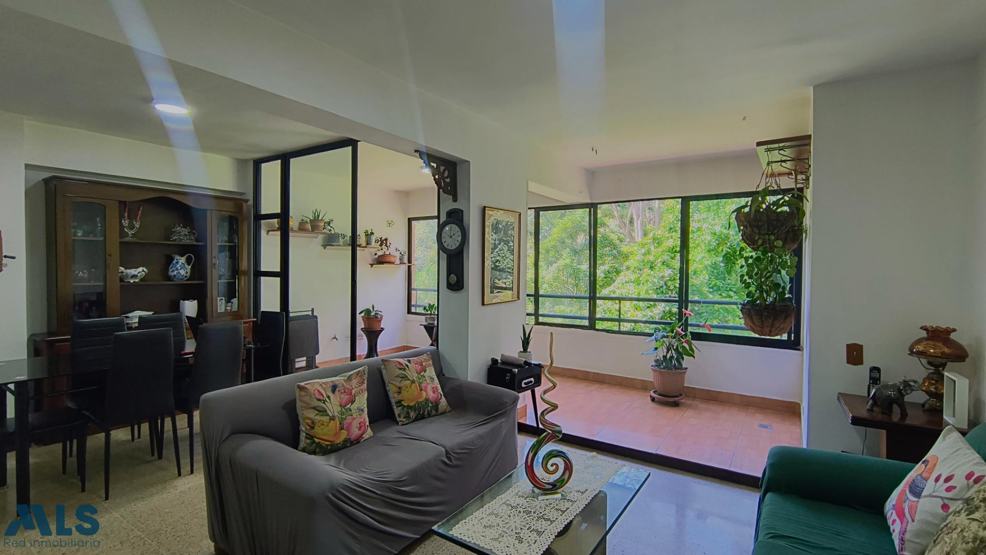 Apartamento con excelente ubicación envigado - loma del escobero