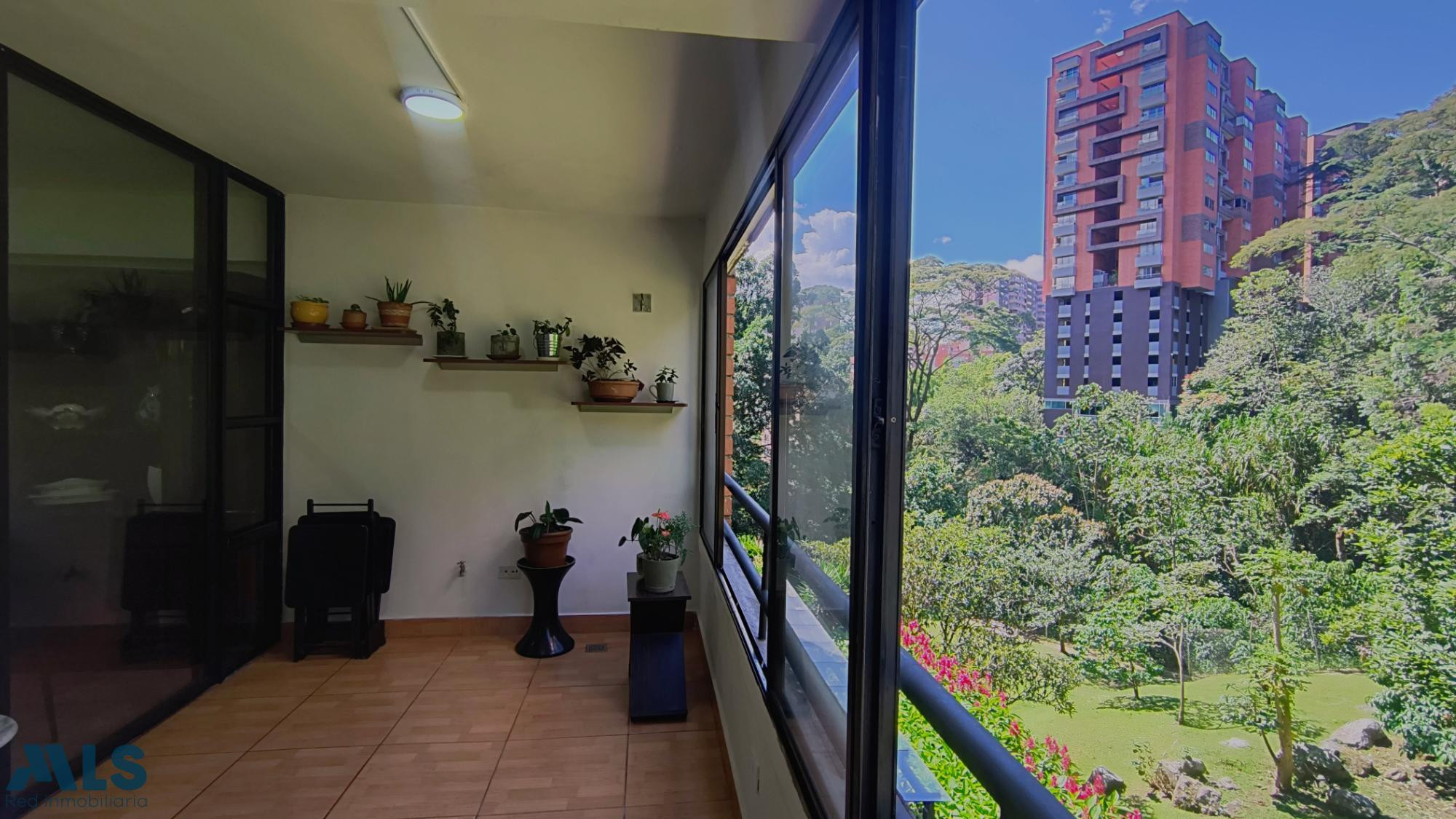 Apartamento con excelente ubicación envigado - loma del escobero