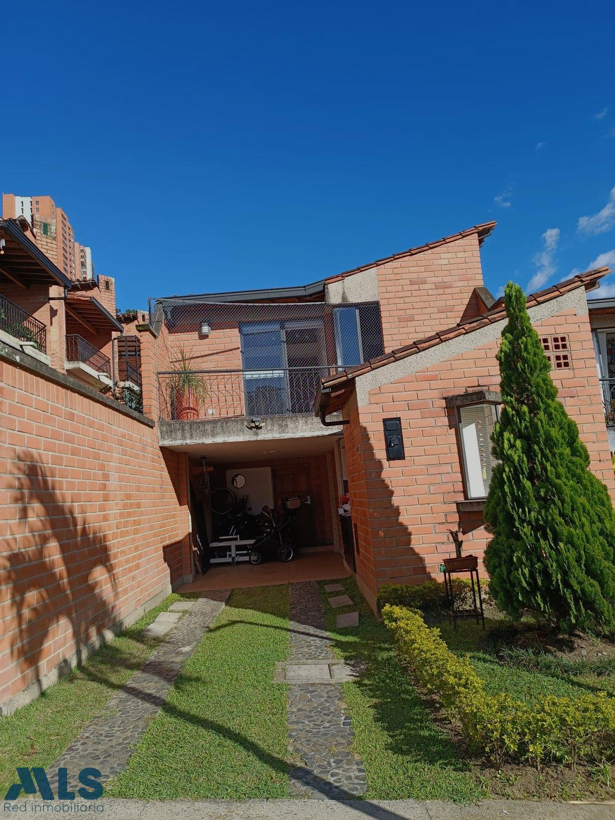 ¡Exclusiva casa en el sector Loma del Escobero! envigado - loma del escobero