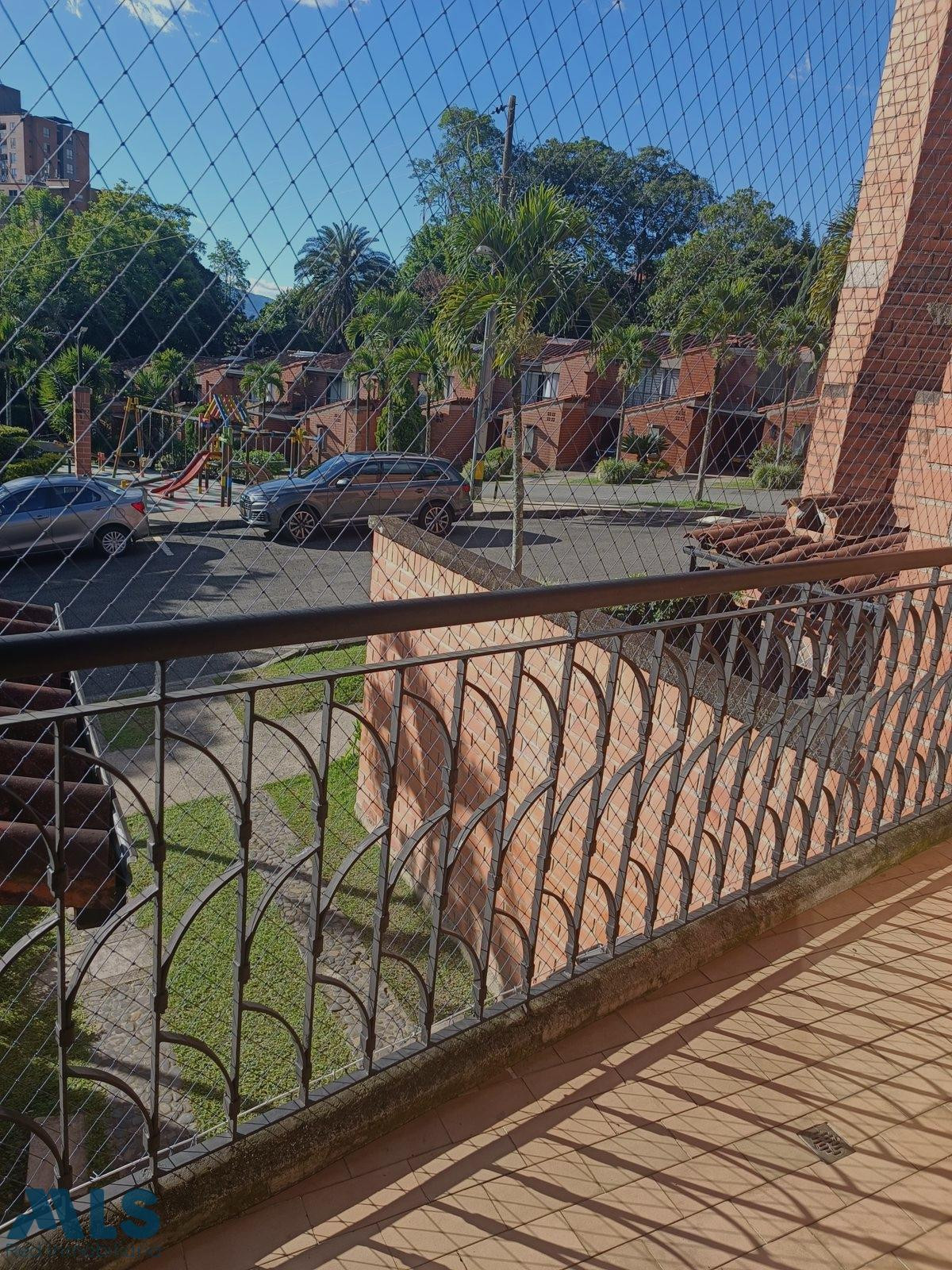 ¡Exclusiva casa en el sector Loma del Escobero! envigado - loma del escobero