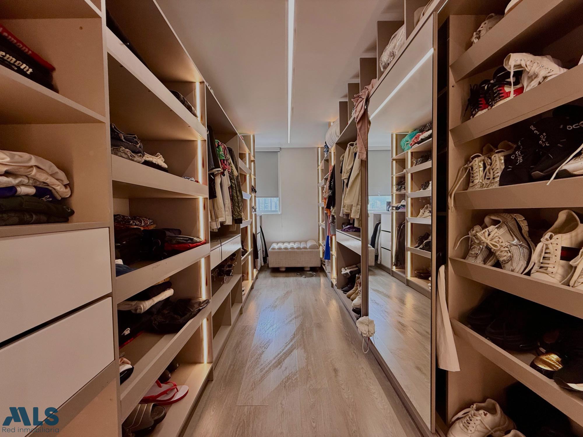 Hermoso apartamento Remodelado en Ciudad del rio medellin - ciudad del rio