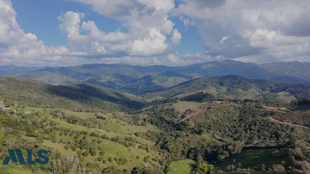 Hermosa Finca campestre. gomez-plata - vereda la clara