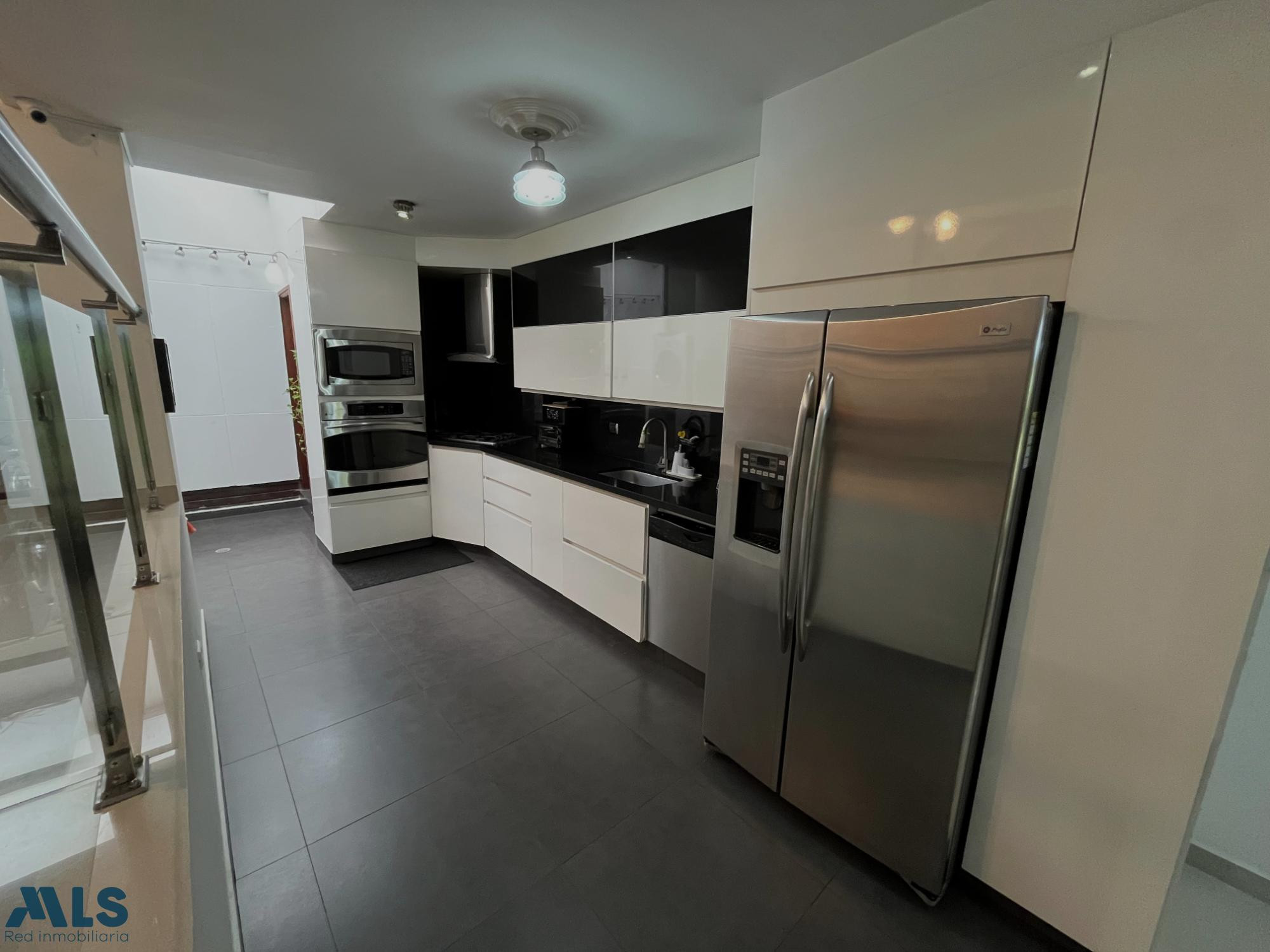 Apartacasa en el poblado muy iluminado y tranquilo permite airbnb medellin - castropol