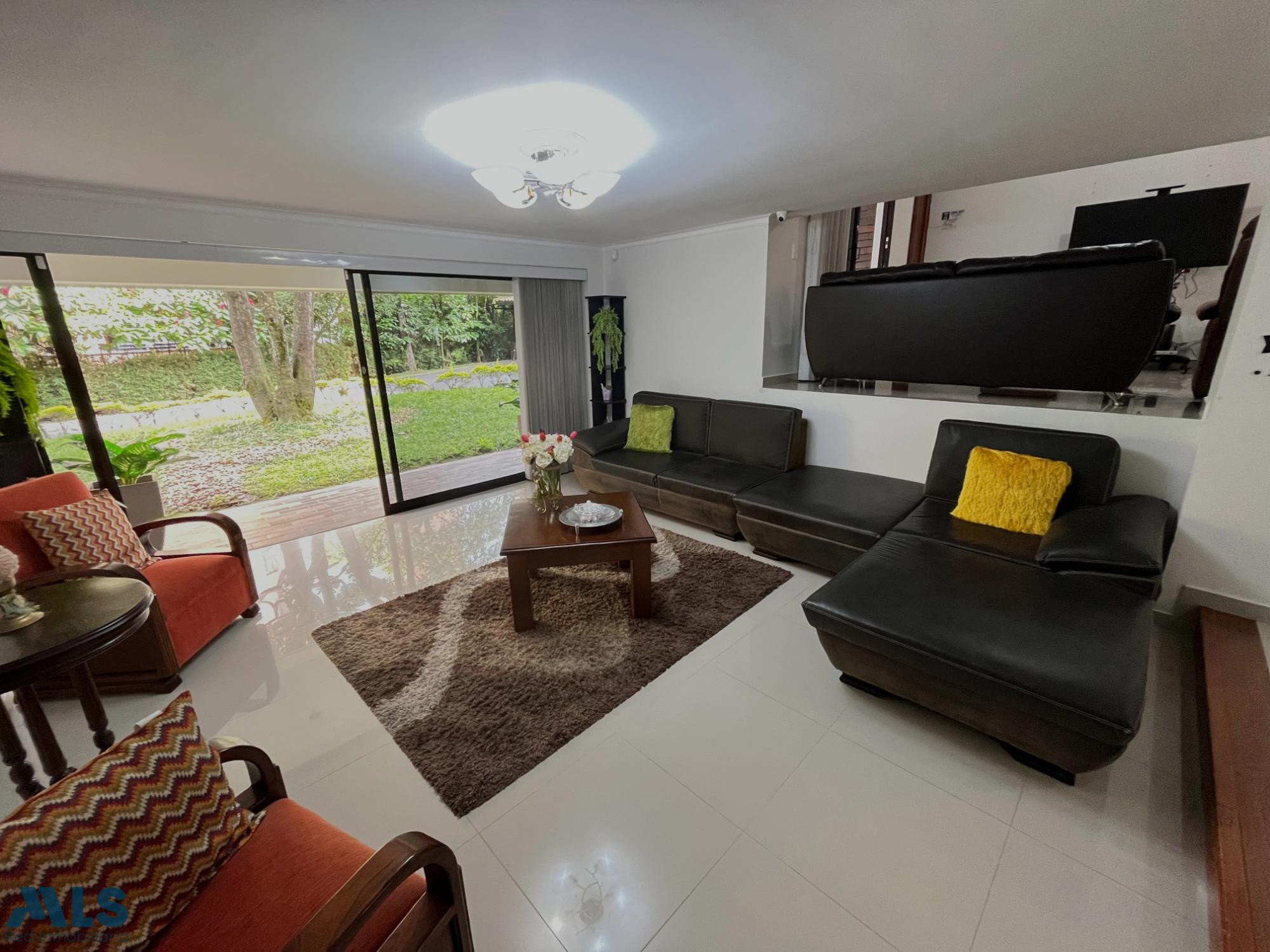 Apartacasa en el poblado muy iluminado y tranquilo permite airbnb medellin - castropol