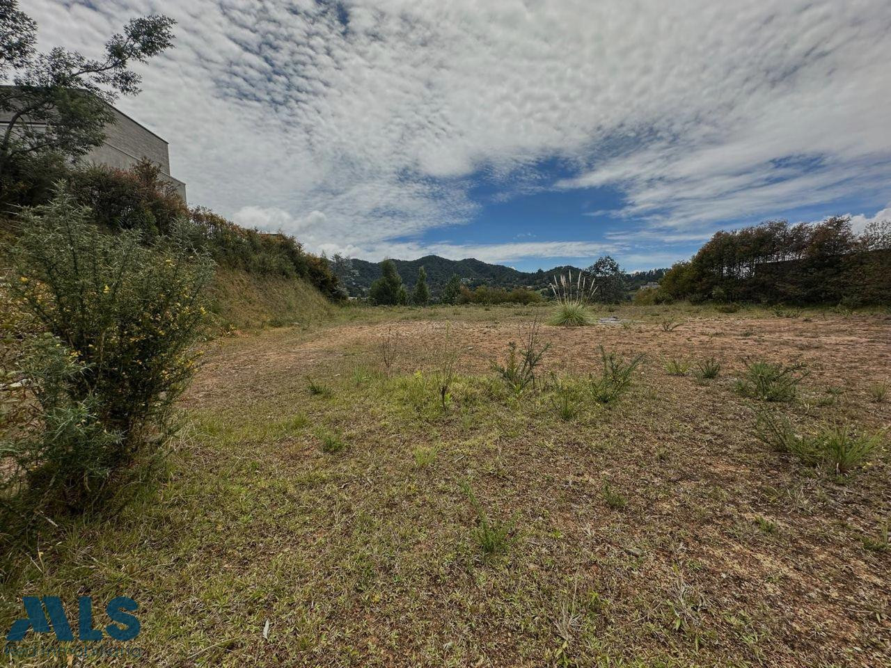 Lote con vista 180 en envigado envigado - loma del escobero