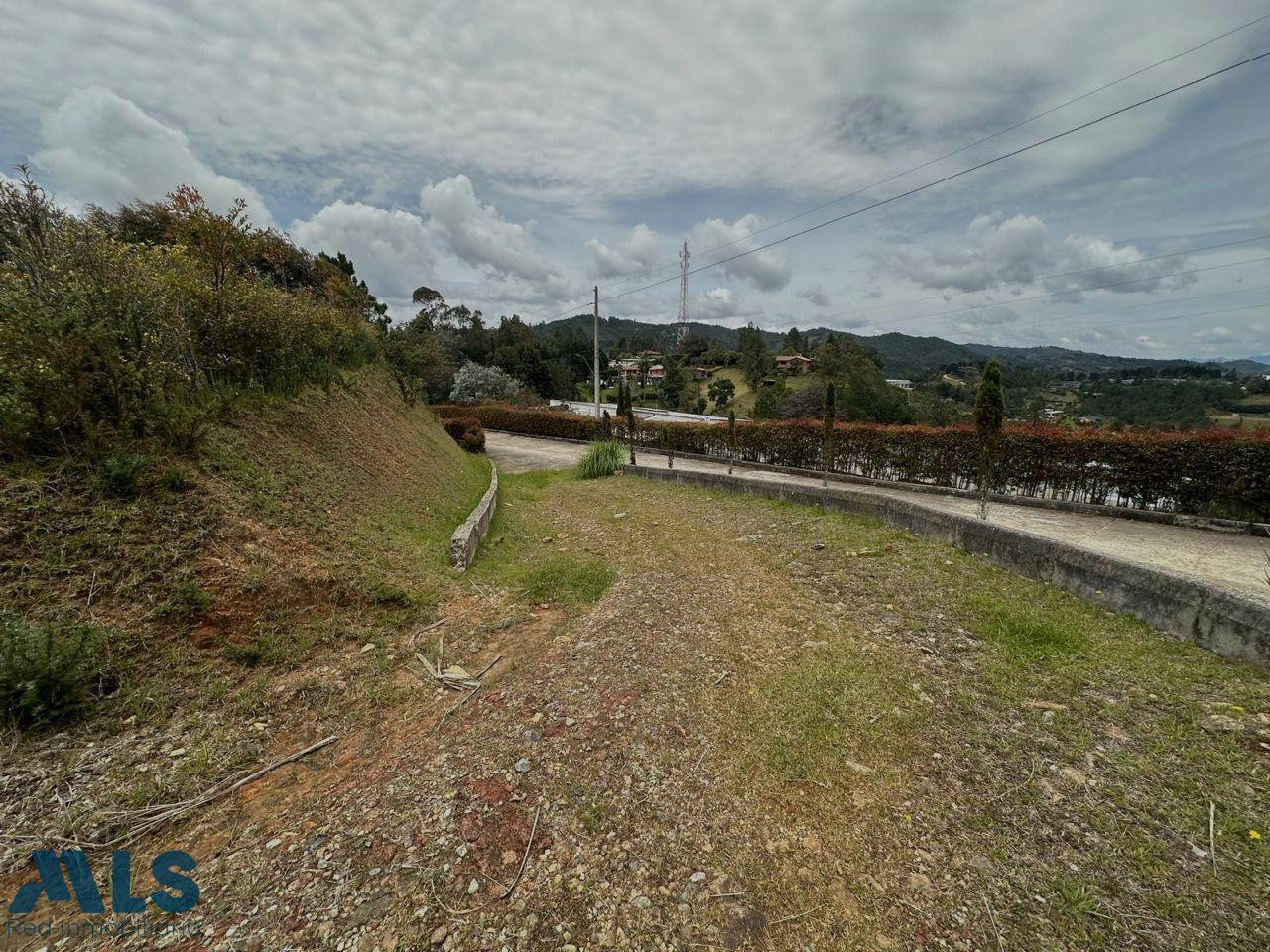 Lote con vista 180 en envigado envigado - loma del escobero