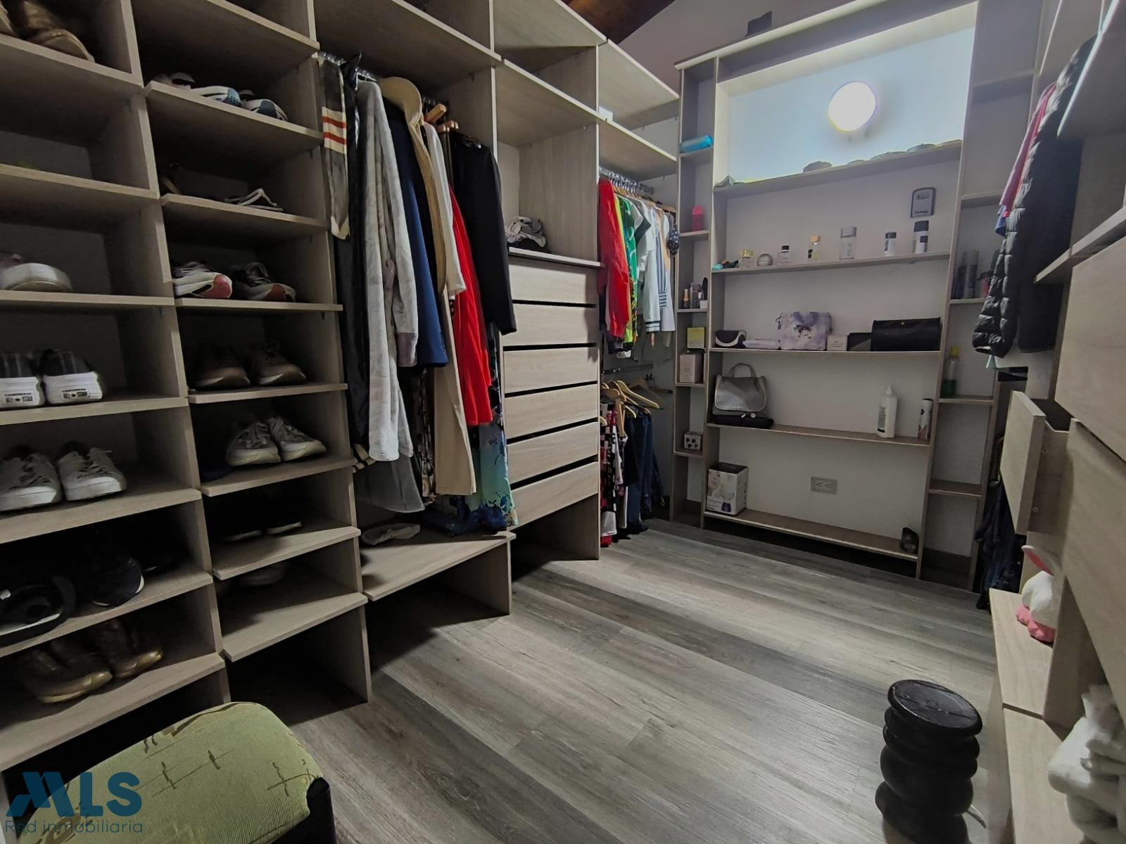 Amplia casa remodelada en venta envigado - las antillas