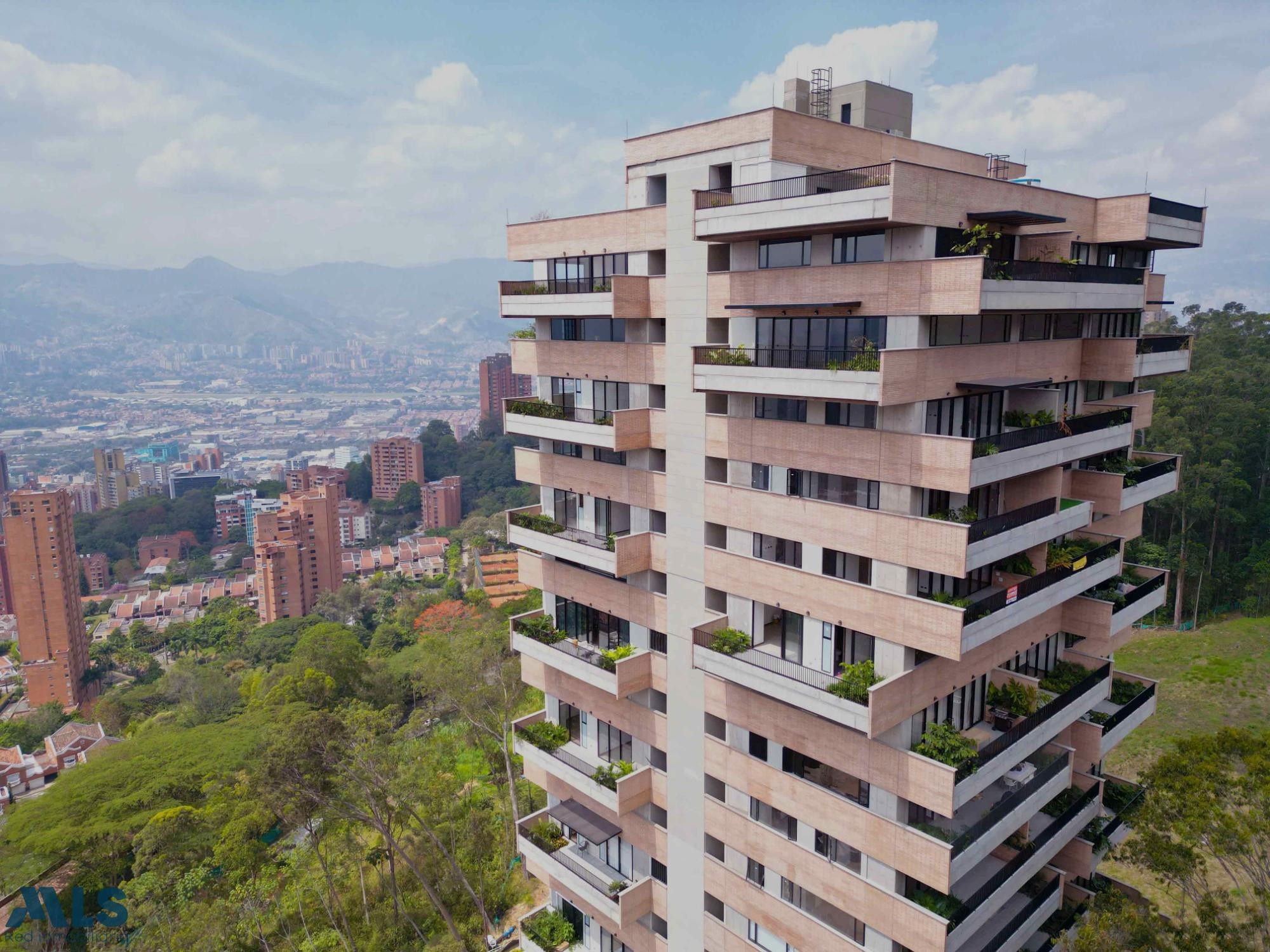 Apartamento cerca al Tunel con vista en Poblado medellin - altos del poblado