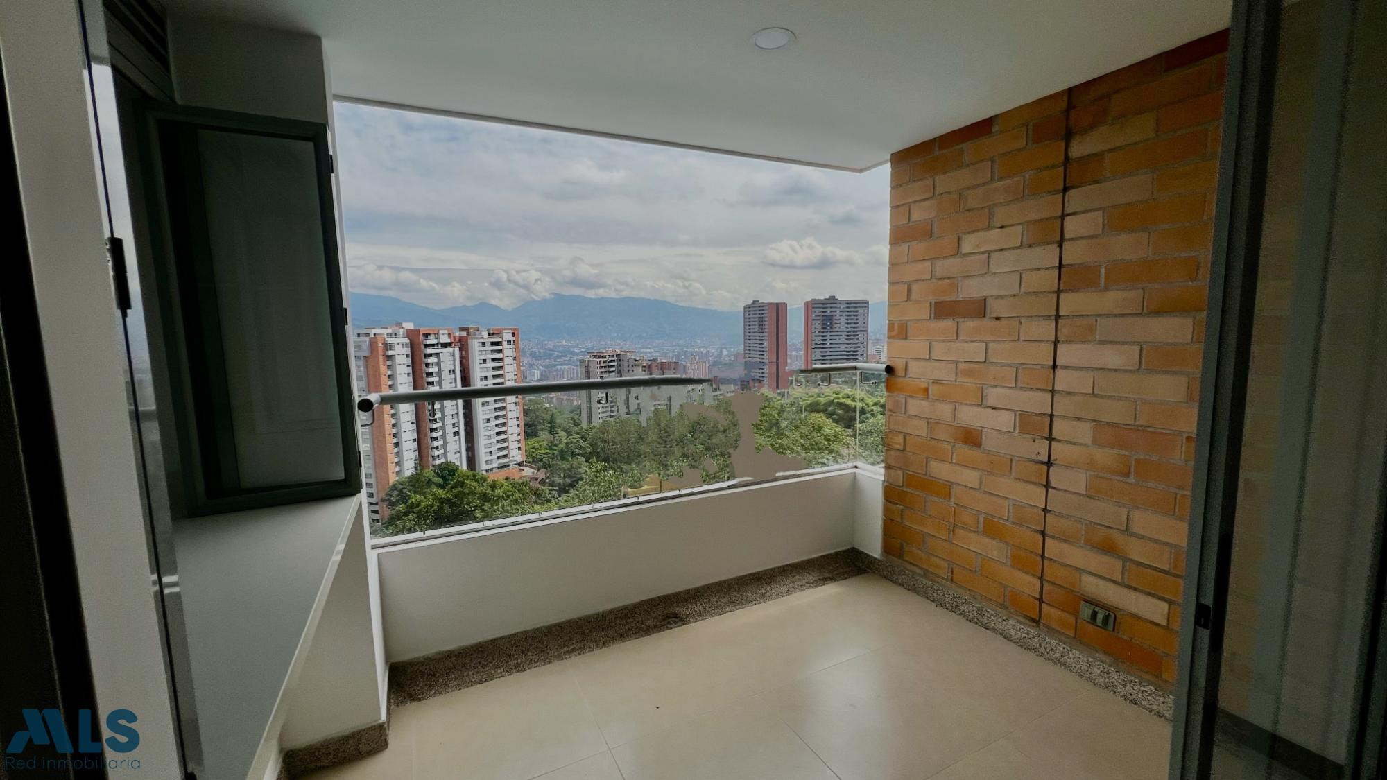 Amplio y cómodo apartamento con una vista espectacular a la ciudad envigado - loma de las brujas