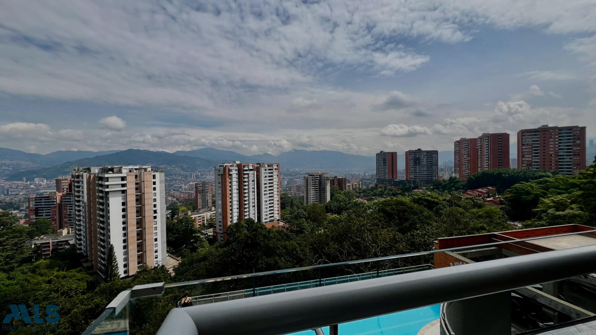 Amplio y cómodo apartamento con una vista espectacular a la ciudad envigado - loma de las brujas
