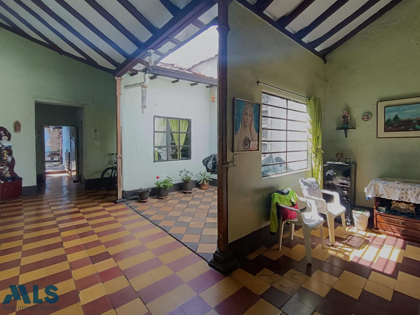 casa con posibilidad de construir medellin - barrio cristobal