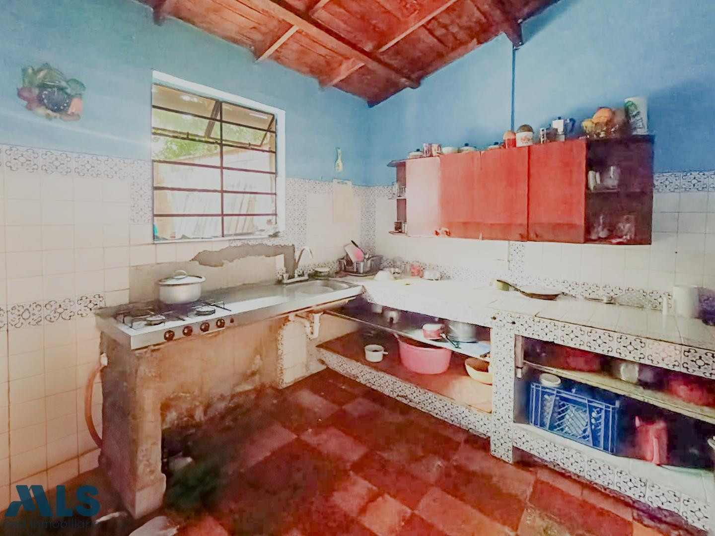 casa con posibilidad de construir medellin - barrio cristobal