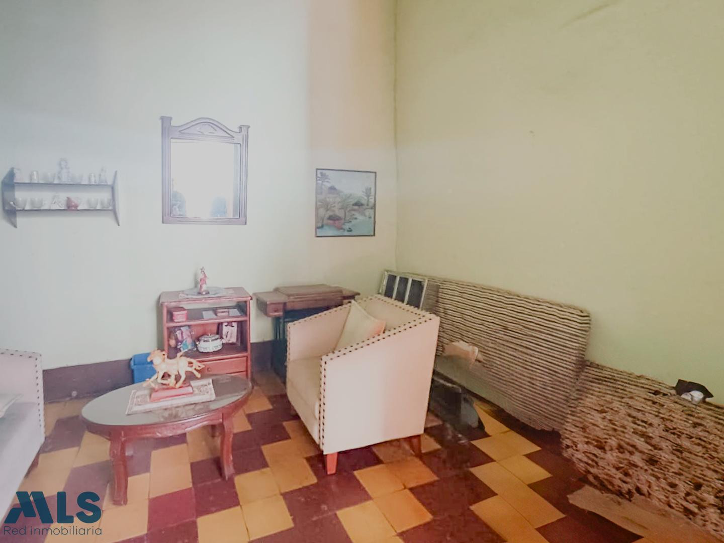casa con posibilidad de construir medellin - barrio cristobal