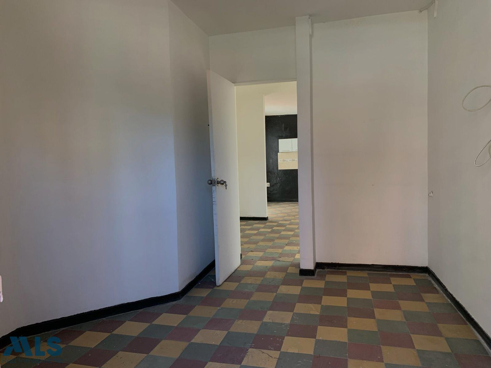 Casa local en Venta excelente ubicación en Los Alpes medellin - los alpes