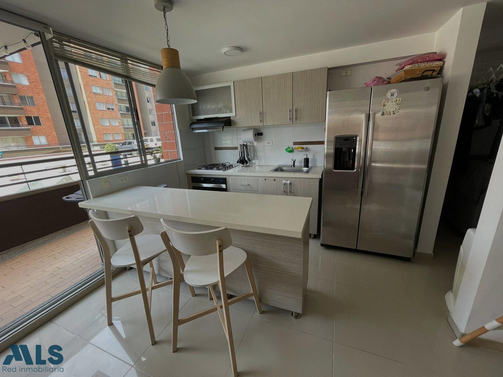 Apartamento muy iluminado con Balcon de mas de 20mts medellin - la mota