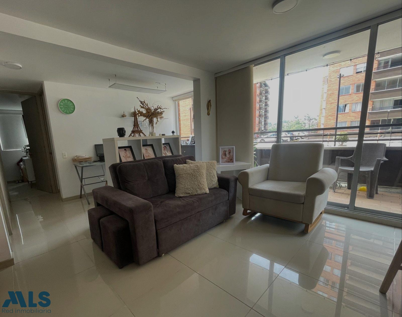 Apartamento muy iluminado con Balcon de mas de 20mts medellin - la mota