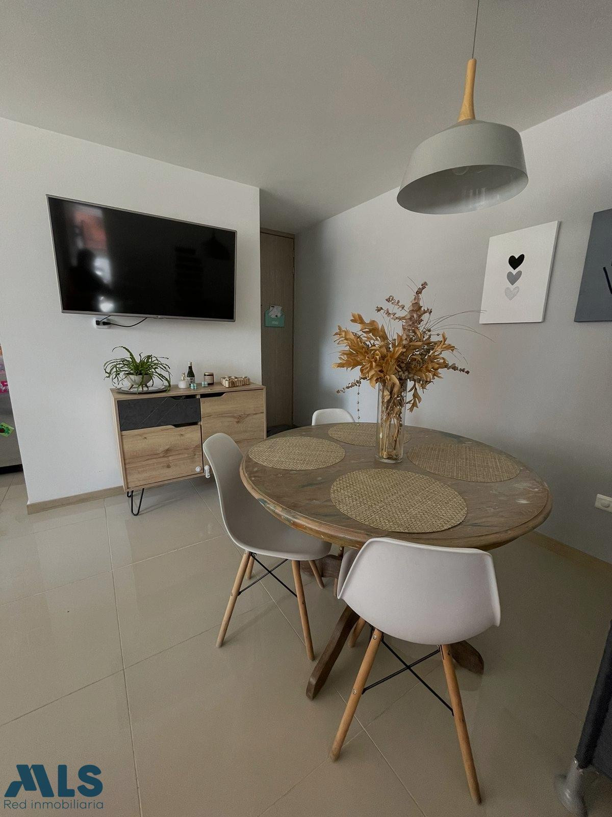 Apartamento muy iluminado con Balcon de mas de 20mts medellin - la mota