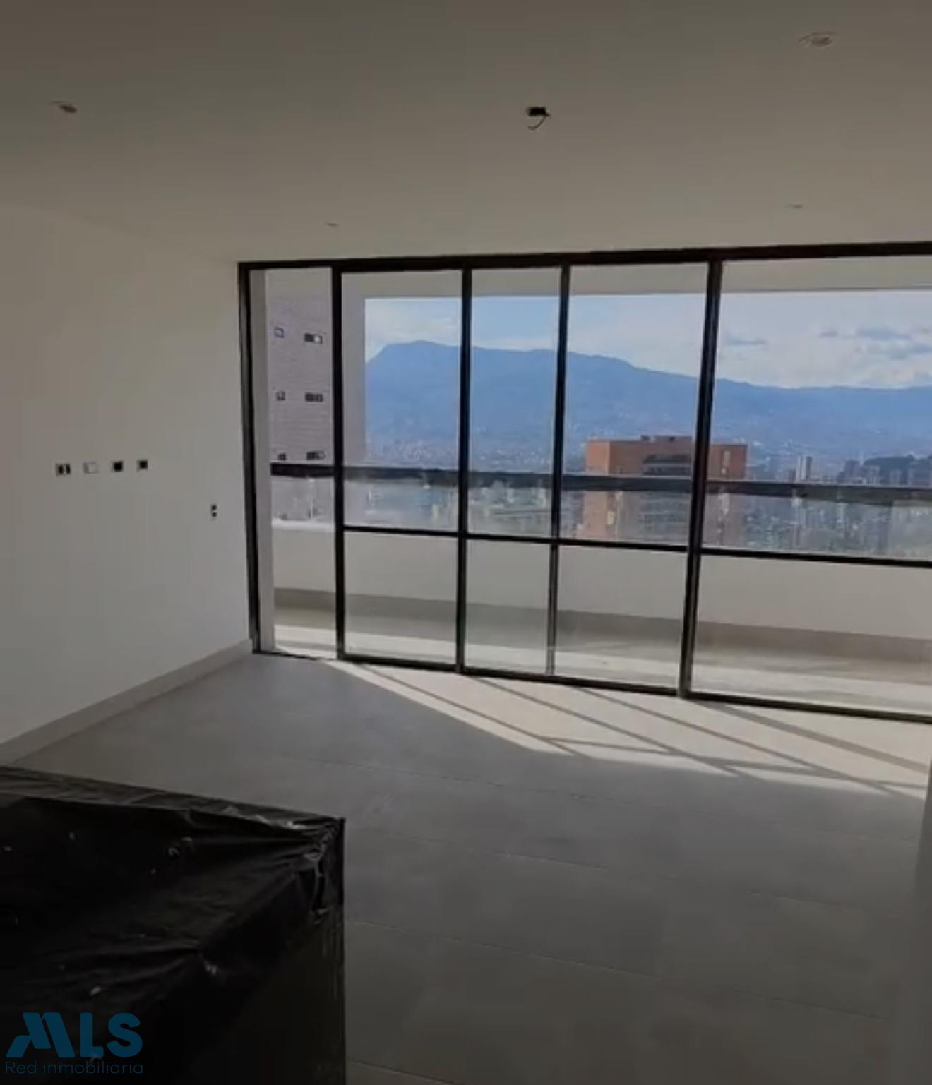 GRAN APARTAMENTO PARA ESTRENAR EN EL TESORO medellin - linares