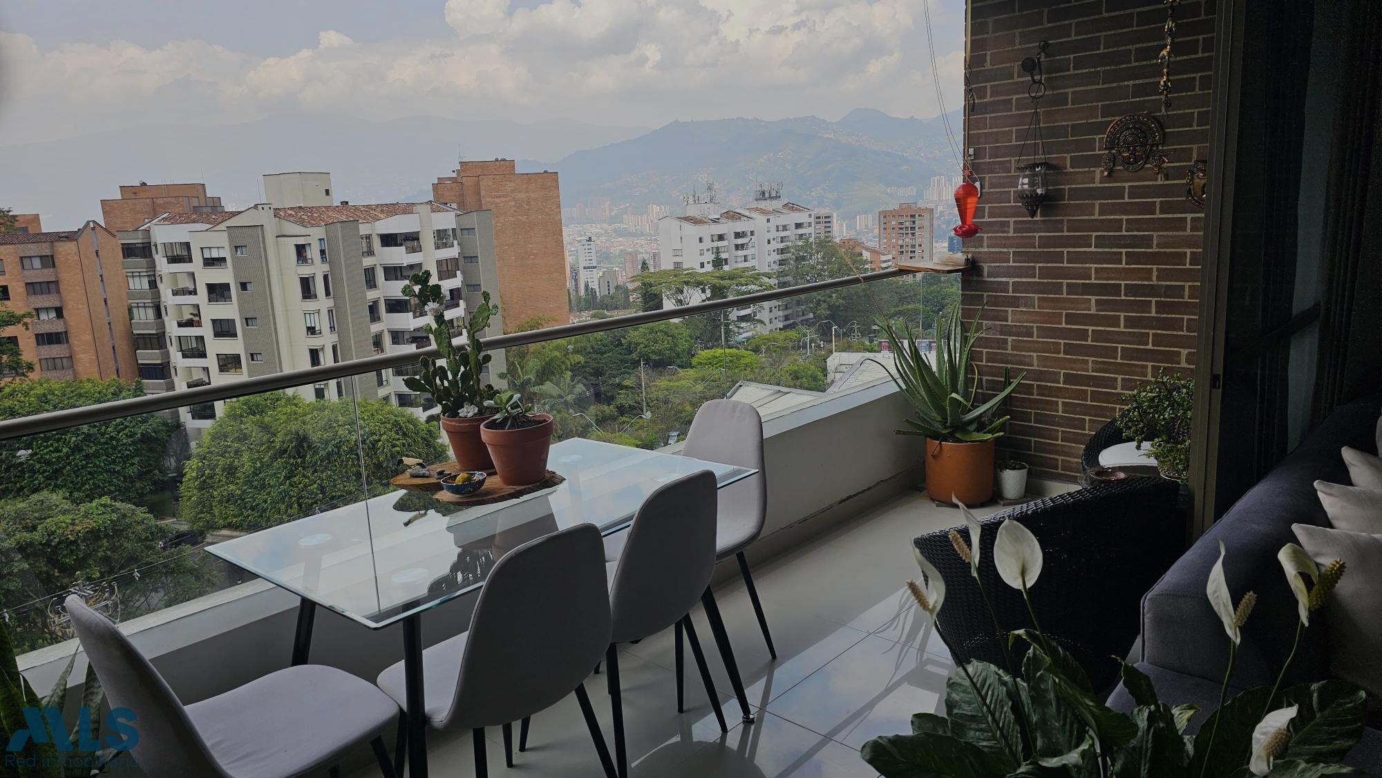 Ven y conoce este apartamento con muy buena ubicación y buena vista medellin - los balsos no 1