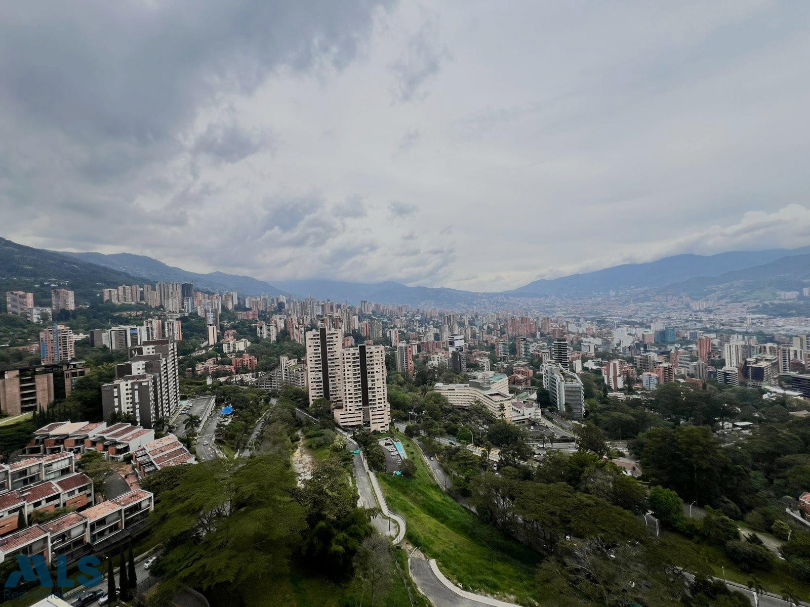 VENTA APARTAMENTO EN ALTOS DEL POBLADO, UNIDAD COMPLETA medellin - altos del poblado