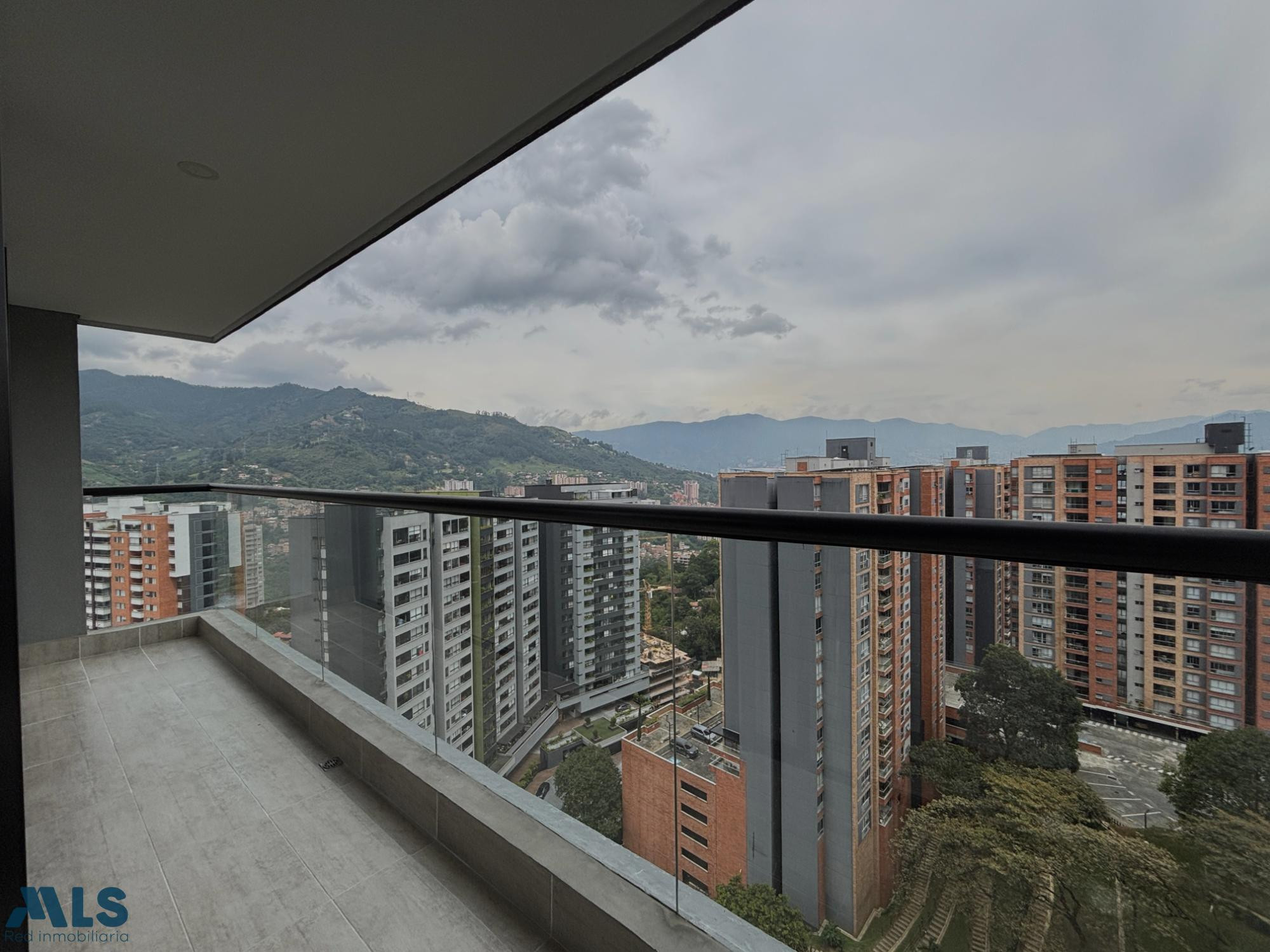 Apartamento con linda vista envigado - loma de las brujas