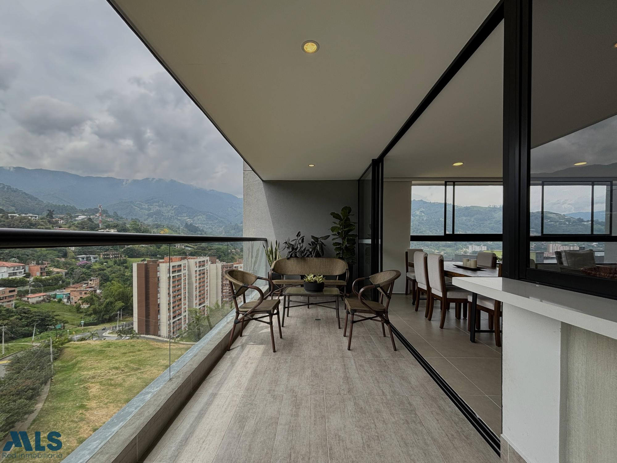 Apartamento con linda vista envigado - loma de las brujas
