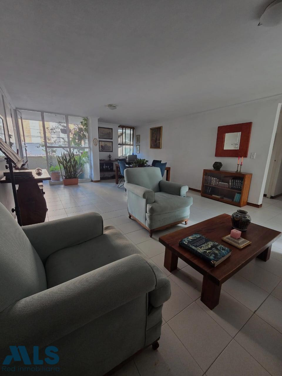 Apartamento con gran potencial para remodelar, ubicado a pasos del parque de Laureles medellin - laureles