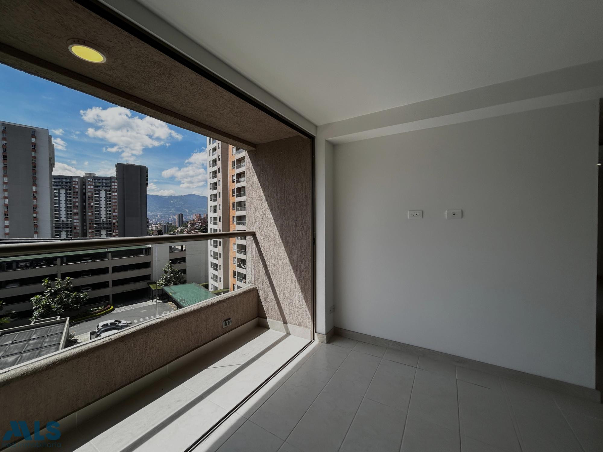 Apartamento en Excelente Unidad medellin - loma de los bernal