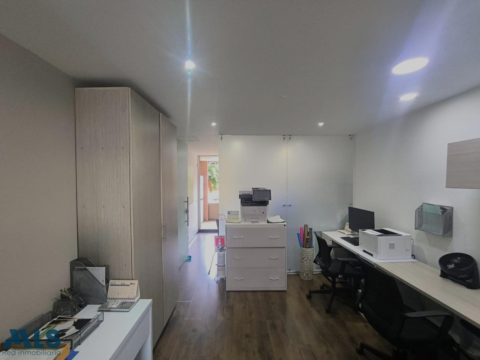 VENTA OFICINA EN LAS PALMAS, 2 PARQUEADEROS PRIVADOS. medellin - las palmas